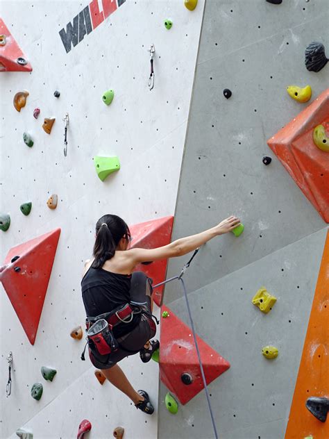 Extreme Rock Climbing .